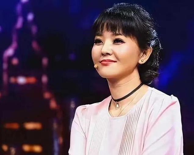 方琼原来不姓方，与领导闪婚生子，婚后分居多年，她过得幸福吗_新闻看看