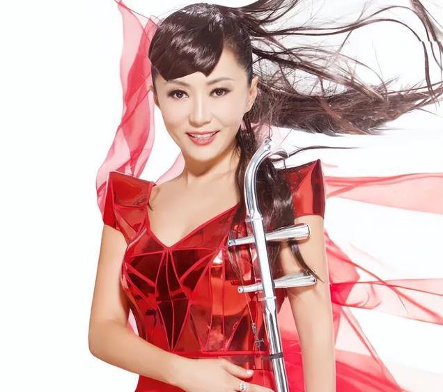 著名歌手程琳：8岁登台，13岁走红，56岁仍未婚，与养女相依为命