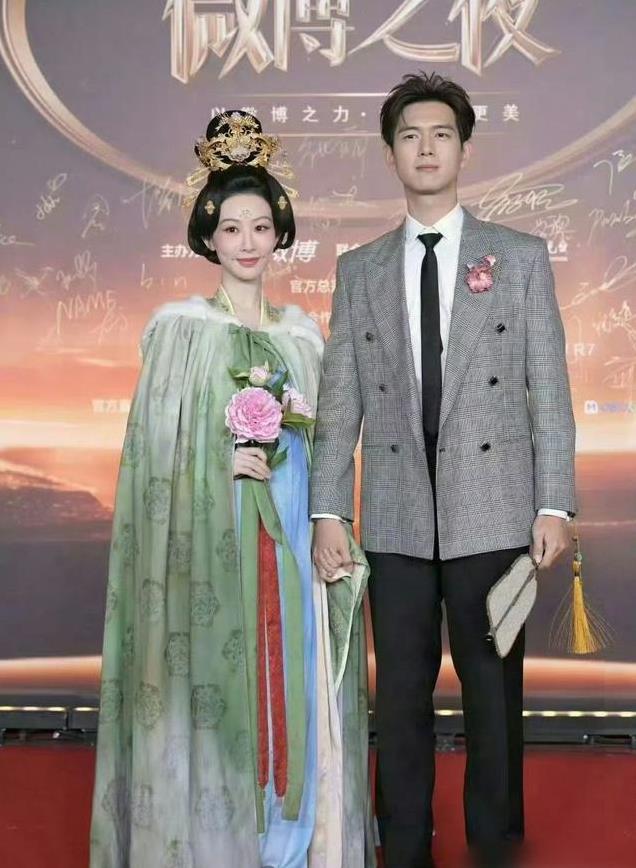 微博这一夜：显露江湖地位，杨紫李现肖战修罗场，85花仅有赵丽颖