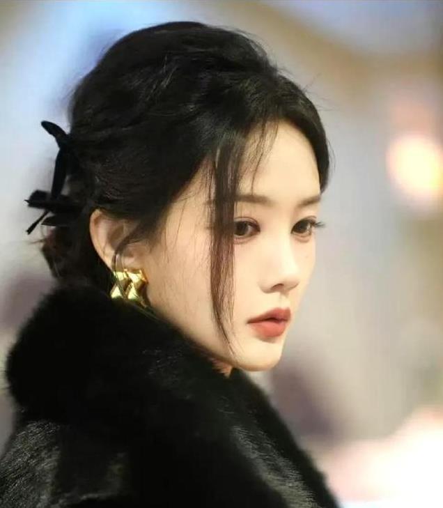 李一桐路人镜头长这样？不是，怎么随手拍都那么好看