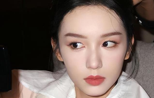 周也：从默默无闻到话题女王，演技与坚持铸就她的逆袭之路！