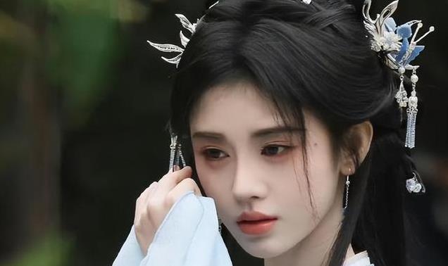 《万花世界》阵容揭晓!鞠婧祎联手赵一龙,男主颜值成焦点!