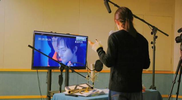 孙俪晒婴儿照温馨回忆，母女同框似姐妹，儿子长大与她“撞脸”
