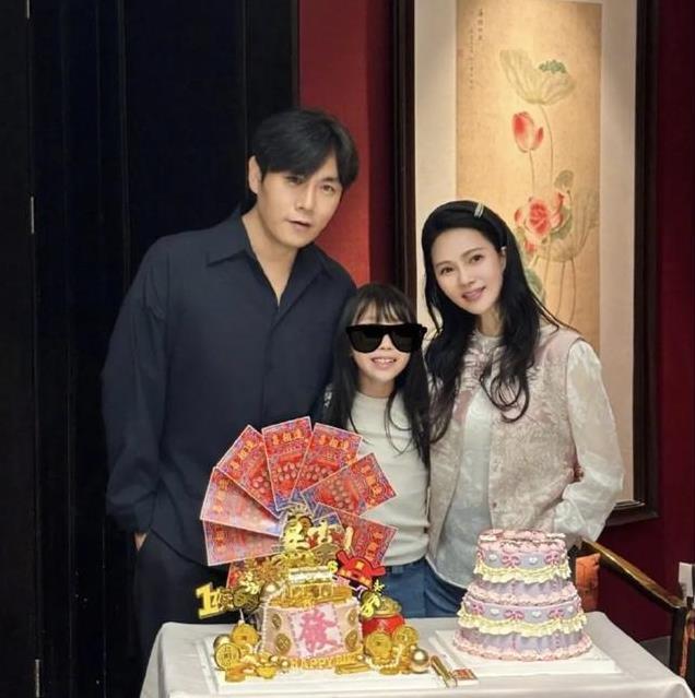 伊能静57岁生日惊艳亮相：穿公主裙与少女无差，秦昊娶对人了！