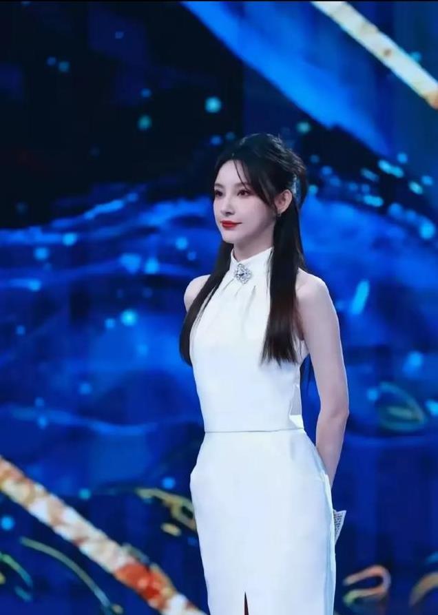 马凡舒：优雅与智慧并存，控场能力惊艳，未来主持界的璀璨之星