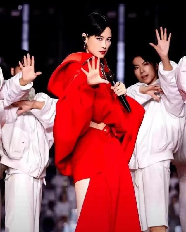 李宇春：从《超级女声》到全能艺人，如何成就华语乐坛天后？