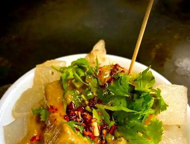 焖子：从烟台到大连，它是如何成为北方街头的美味传奇？
