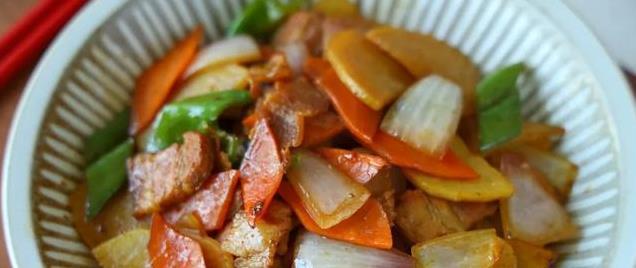 春天食欲不振？这道五花肉炒杂蔬，4种蔬菜融合，鲜香扑鼻！