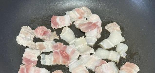 春天食欲不振？这道五花肉炒杂蔬，4种蔬菜融合，鲜香扑鼻！