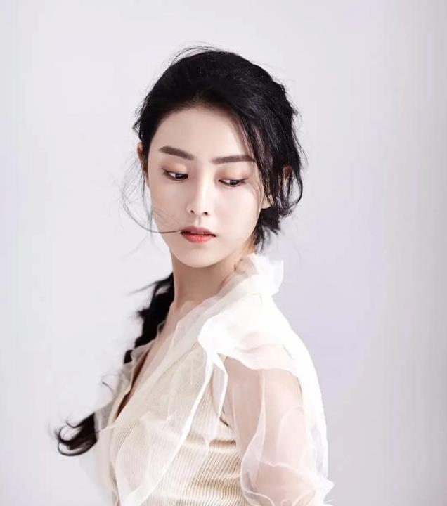 90后实力派崛起，她用演技征服观众，每一次蜕变都是对梦想的执着