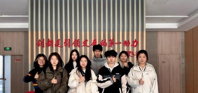 科技点亮出行路，视障人士不再孤单，智能导航让每一步更安心