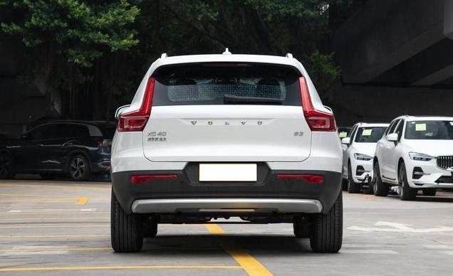 沃尔沃XC40降价近10万！豪华SUV值不值得入手？销量惨淡真相揭秘