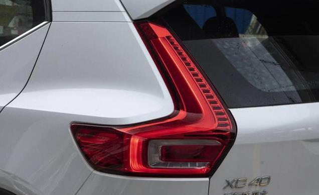 沃尔沃XC40降价近10万！豪华SUV值不值得入手？销量惨淡真相揭秘