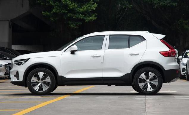 沃尔沃XC40降价近10万！豪华SUV值不值得入手？销量惨淡真相揭秘