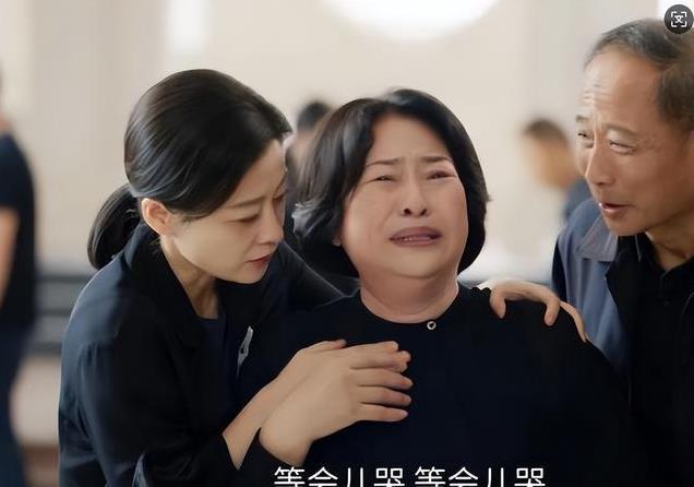 沈卓然黄昏恋惹风波，亲家母全程“盯梢”，一番话让全家炸锅了