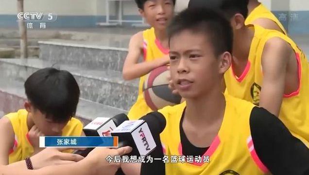 库里和独臂少年切磋后表示：你变强了，4年梦想成真