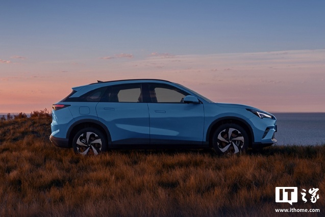 极狐全新阿尔法 T5 将于 10 月 28 日上市:纯电 / 增程双版本,预售 12.38 万元起