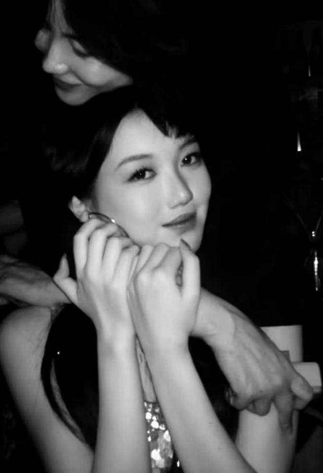 从她以往的照片中可以看出,即便年仅14,15岁,李嫣已散发