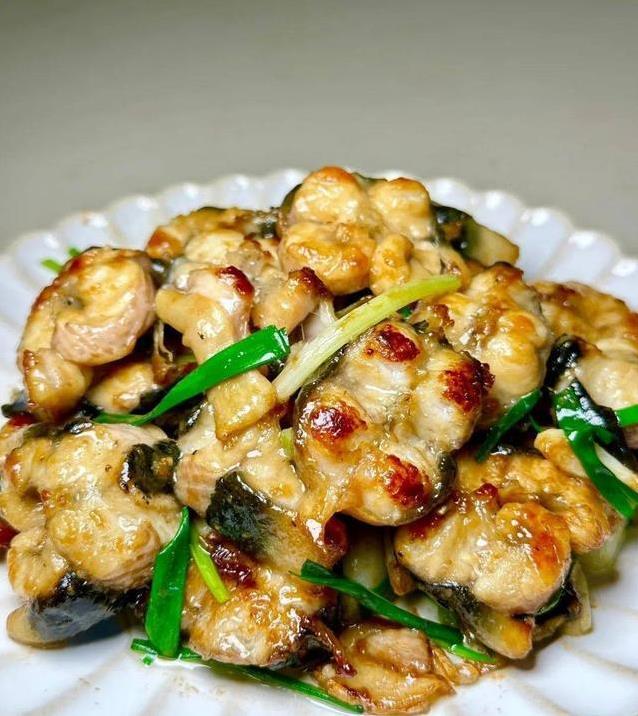厨房新手挑白鳝翻车三次,嫩滑美味终上桌,你敢试吗?_新闻看看