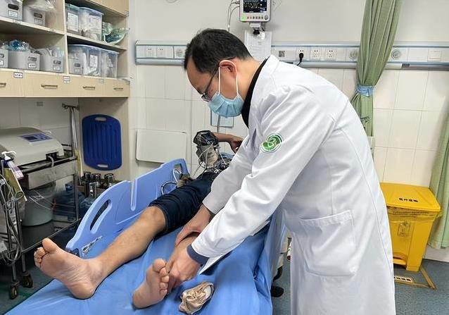 膝盖疼到走不动？3种运动疗法最有效，你试过几种？