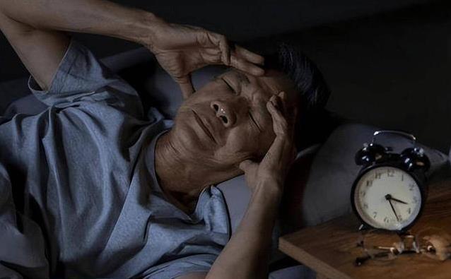 心脏最怕的不是熬夜，医生揭秘三件事，件件都在偷走健康