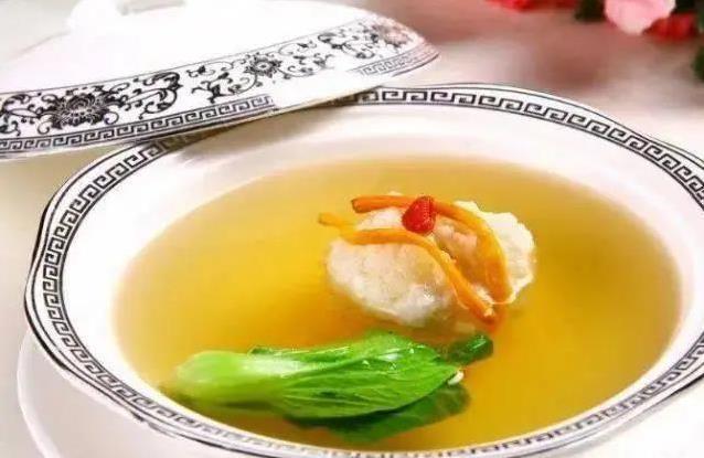 国宴白菜看似简单老外惊呆，九小时熬汤全靠手艺，值不值？