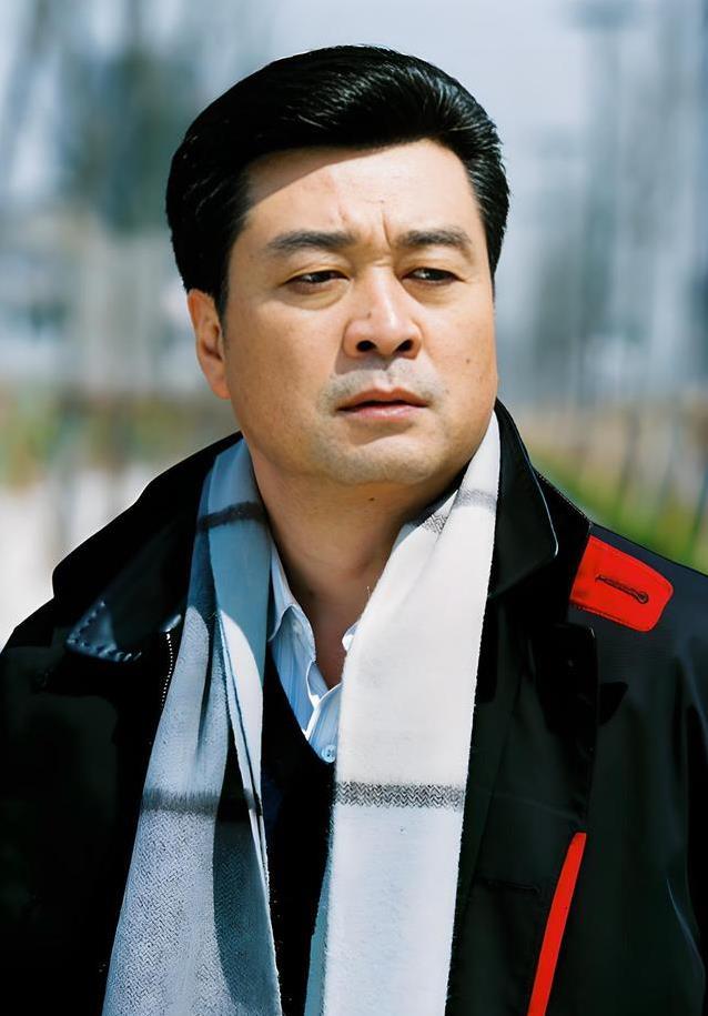 从化工厂到金鹰视帝，70岁还在拍戏，他为何不生自己的孩子？
