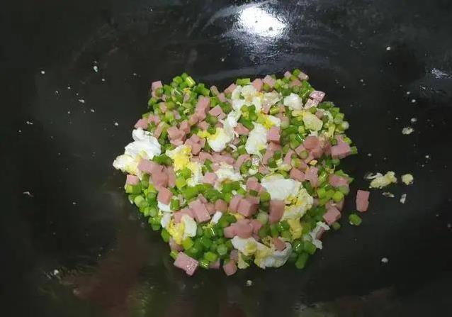 剩米饭别浪费，酱油一拌香翻天，10分钟炒出饭店味