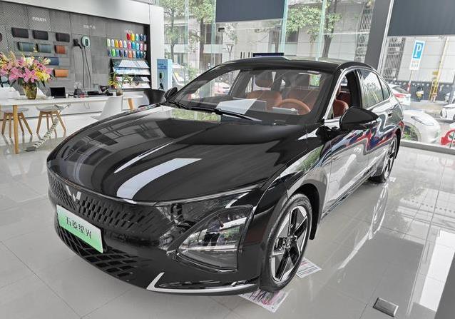 五菱星光25款到店，智能驾驶全配齐，续航610km值吗？