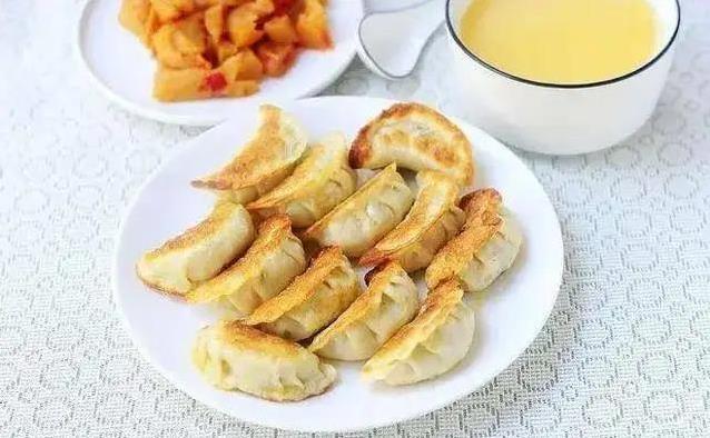 冰冻水饺秒变酥脆煎饺，3步搞定，厨房小白都夸好吃