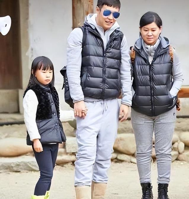 被嘲“最丑星二代”的她，18岁逆袭惊艳全网，真有韩国女星范？