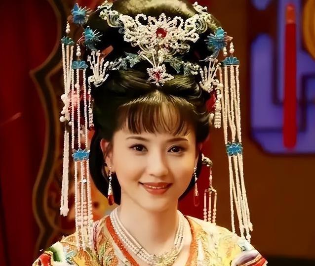 12岁逆母意追梦，30岁主动演妈妈，59岁她却成荧幕常青树