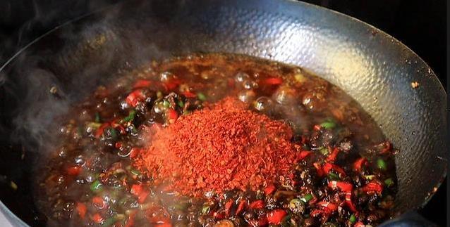 豆豉酱香翻全家，夹馍拌面都上瘾，你家厨房缺这味？