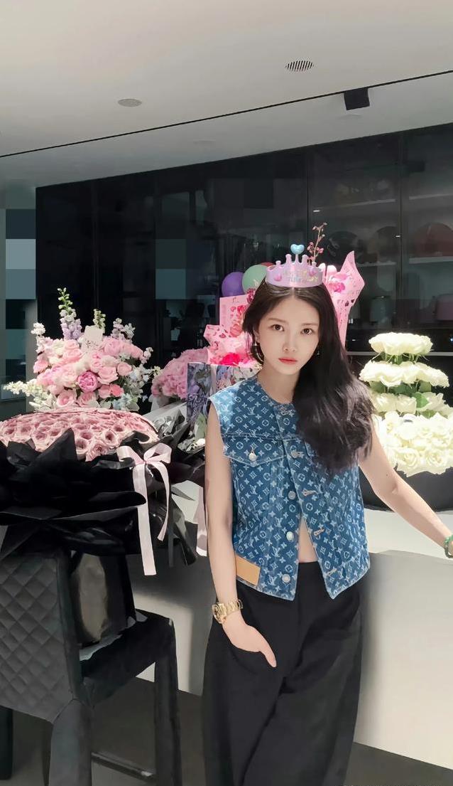 37岁王灿生日美照惊艳全网，杜淳爱妻状态逆龄，她有何幸福秘诀？