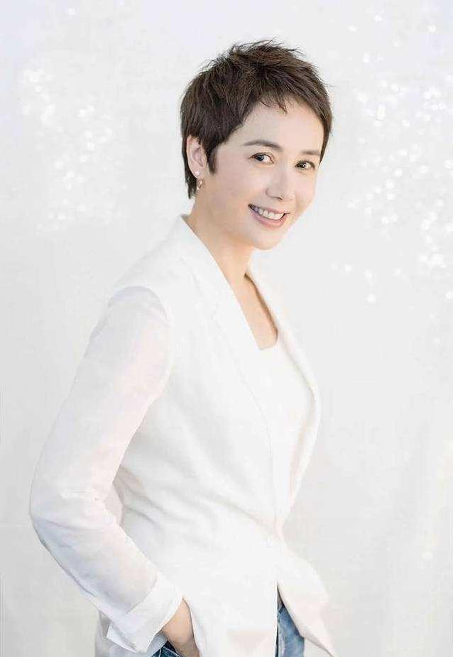 蒋雯丽婚姻风波不断，养女小凡成关键转折，32年幸福结局如何？