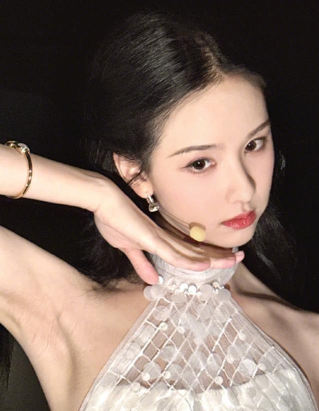 陈都灵活动惊艳全场，生图却显疲态，粉丝急喊真相？