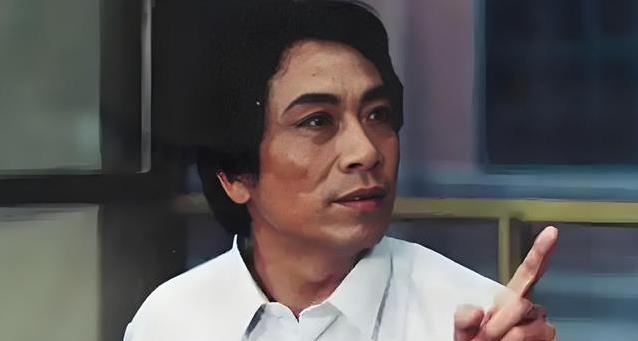 40岁追梦演艺圈，78岁白发撑家，幼子娇妻靠他养？