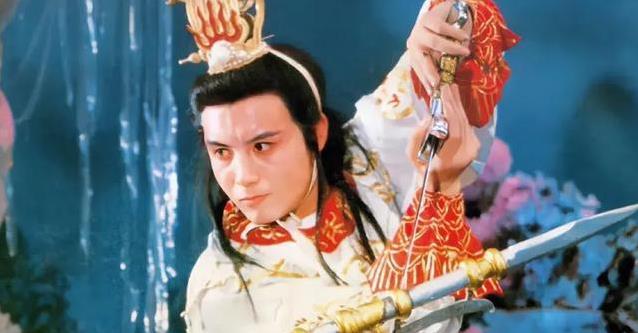 86版小白龙爆红全国，赴美4年无人问津，如今南京小店谋生路