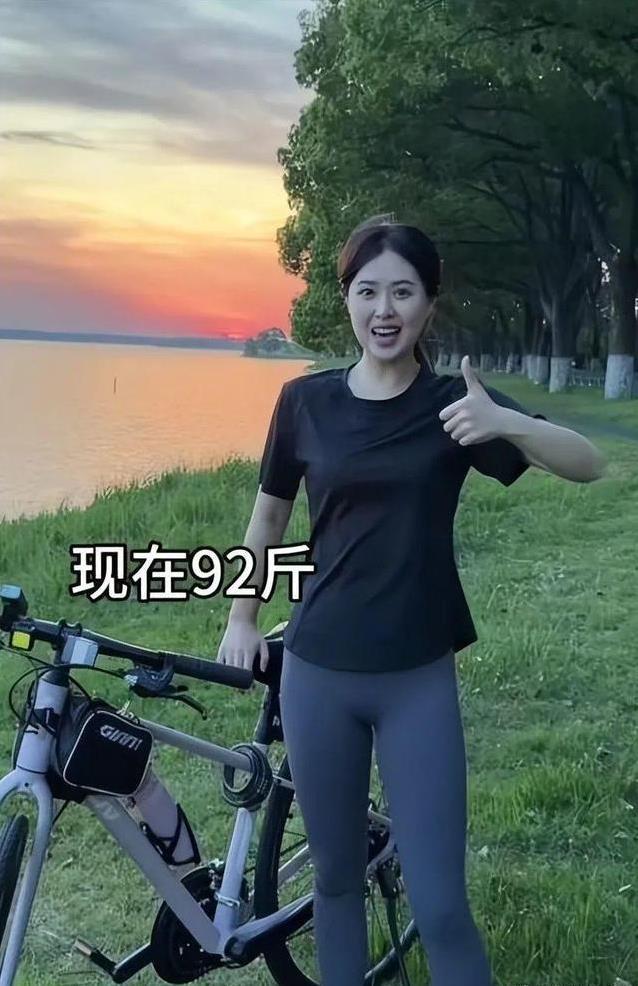 宝妈7个月减43斤，穿同件衣服惊艳变身，你猜她咋做到的？