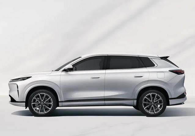 东风风神L8亮相，国家队放大招，10.99万能买大空间SUV？