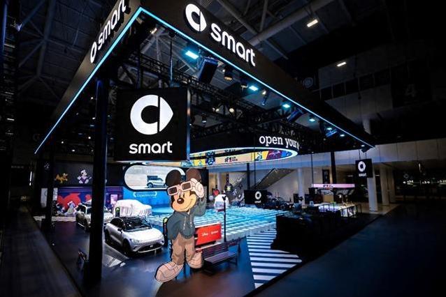 5秒飙百公里，smart联手迪士尼搞大动作，你敢信车展变乐园？