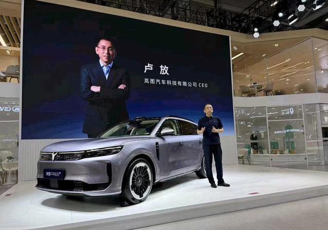 车展惊艳亮相，岚图FREE 内饰太豪华，智能科技让人心动？