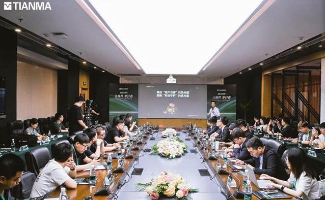 武汉工厂揭秘护眼屏，五大技术护眼，蓝光却被降到最低？