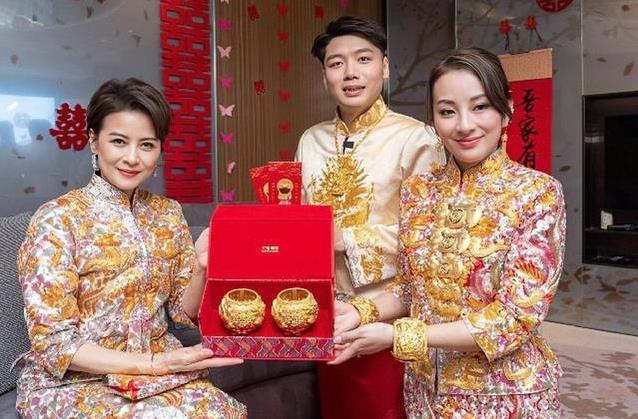12年恋爱终成正果，星二代婚礼金光闪闪，妈妈感动到哭了？