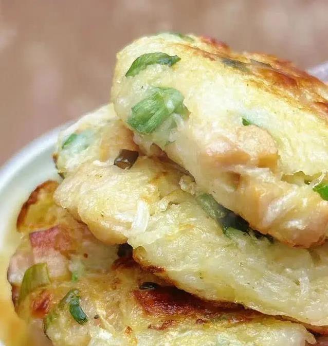 家常白萝卜秒变抢手菜，香煎萝卜饼全家抢着吃，你试过没？