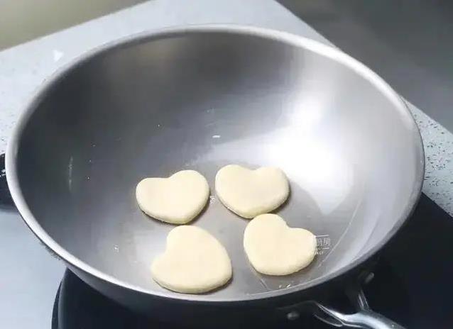 孩子抢着吃的小饼，山药一蒸一烙，20分钟出锅比面包香