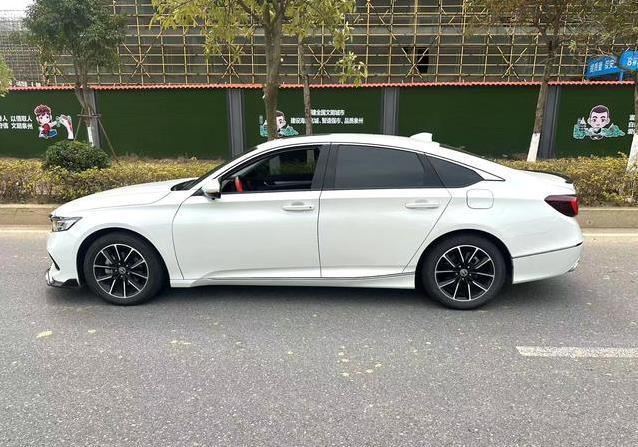 2.7万公里雅阁，13.8万入手准新车，家用代步真香吗？