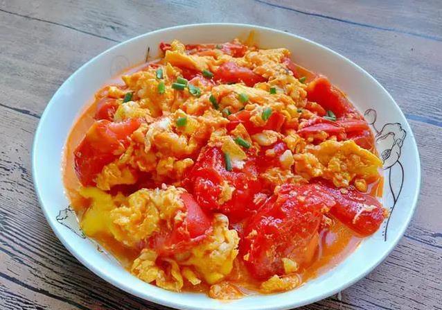 西红柿炒鸡蛋第一步就错了？饭店大厨教你3招，味道好到爆