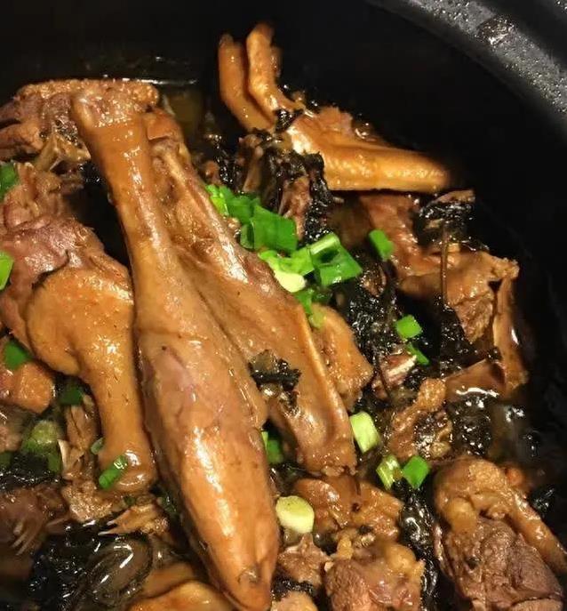 紫苏焖鸭香翻全家，简单3步做出大厨味，谁吃谁夸！