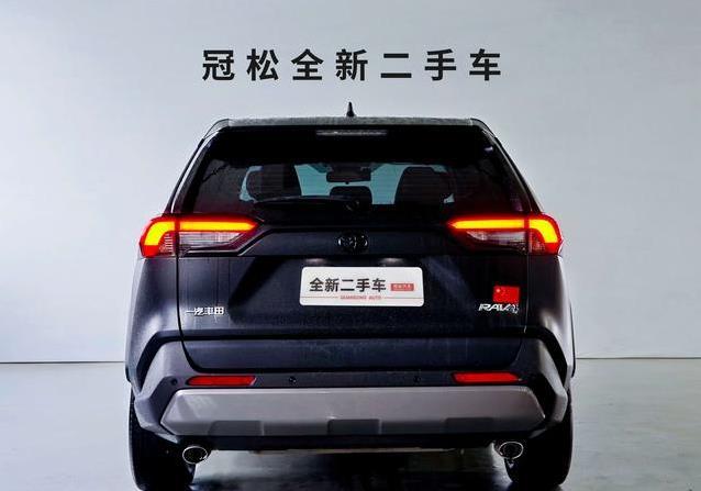 2万公里RAV4仅11.88万，省油安全真香，家用代步值吗？